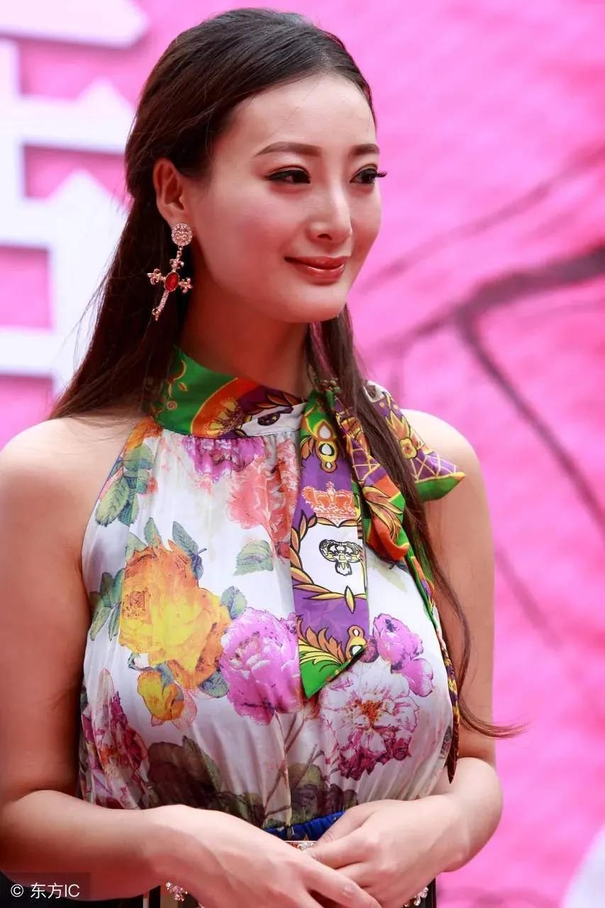 王李丹妮最新寫真，展現(xiàn)自信魅力與力量之美