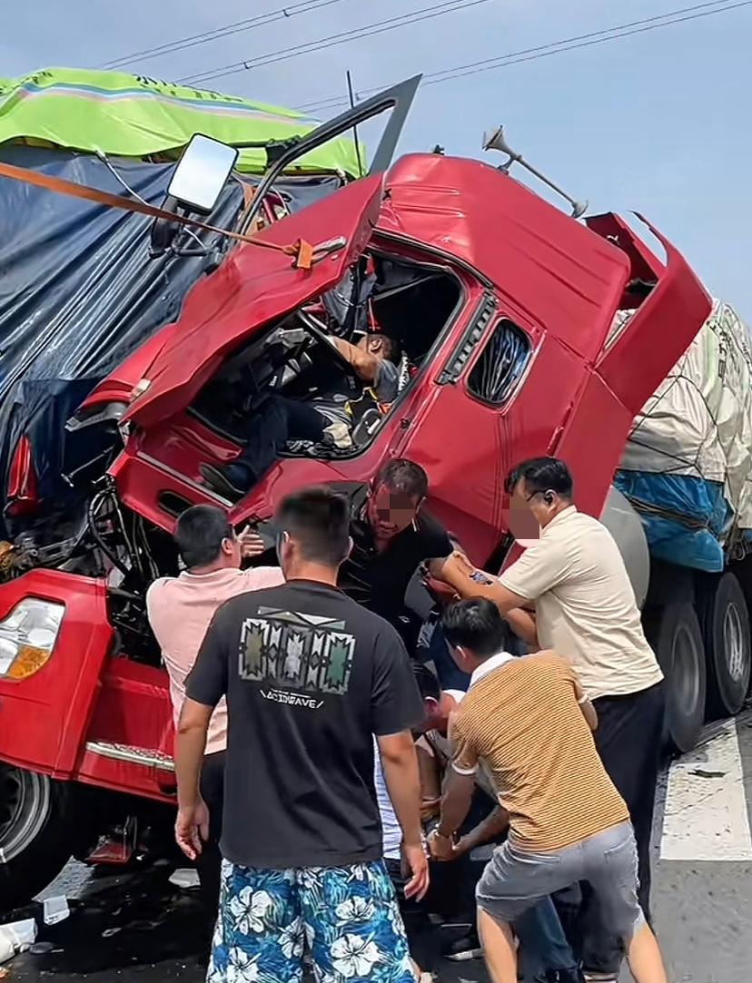 信陽312國道車禍?zhǔn)录疃确治雠c最新報道